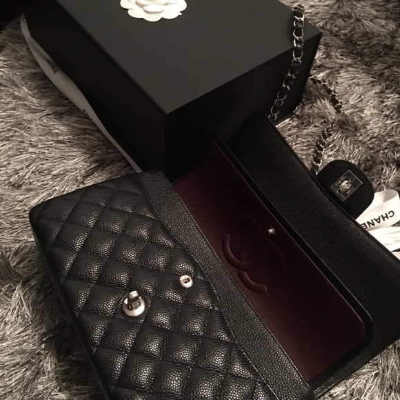 CHANEL Classic Flap - Picture 3 of 5